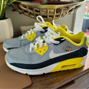 Nike Air Max 90 - Size 6Y/7.5 Women’s